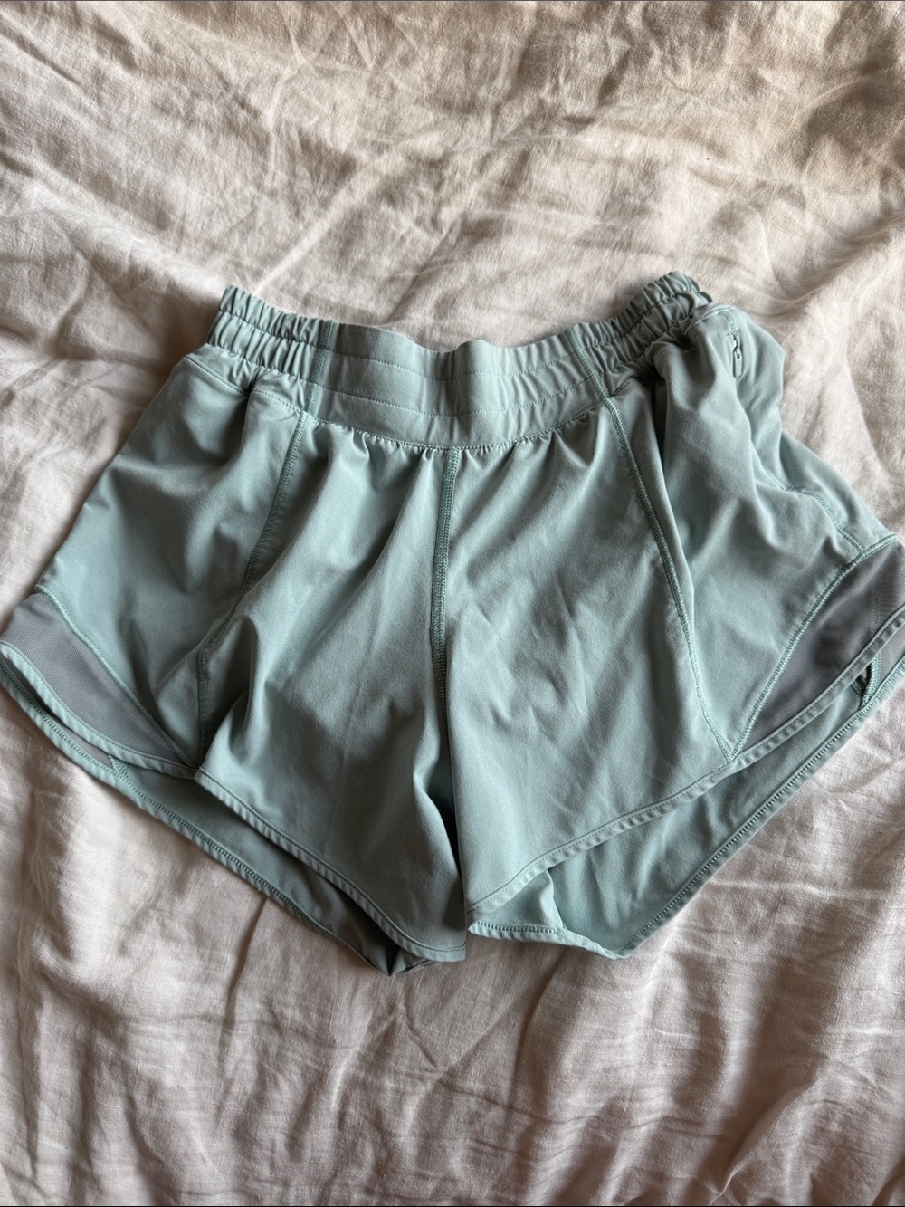 Lululemon Hotty Hot Low-Rise Lined Short 4" - light sage green